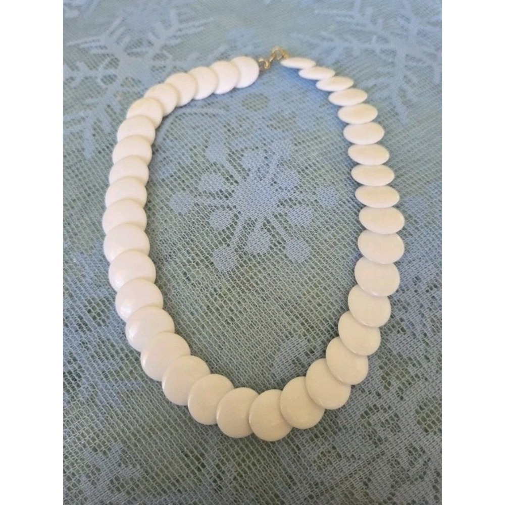 Vintage White Faceted Acrylic Flat Disc Beaded Style Necklace 17 inches